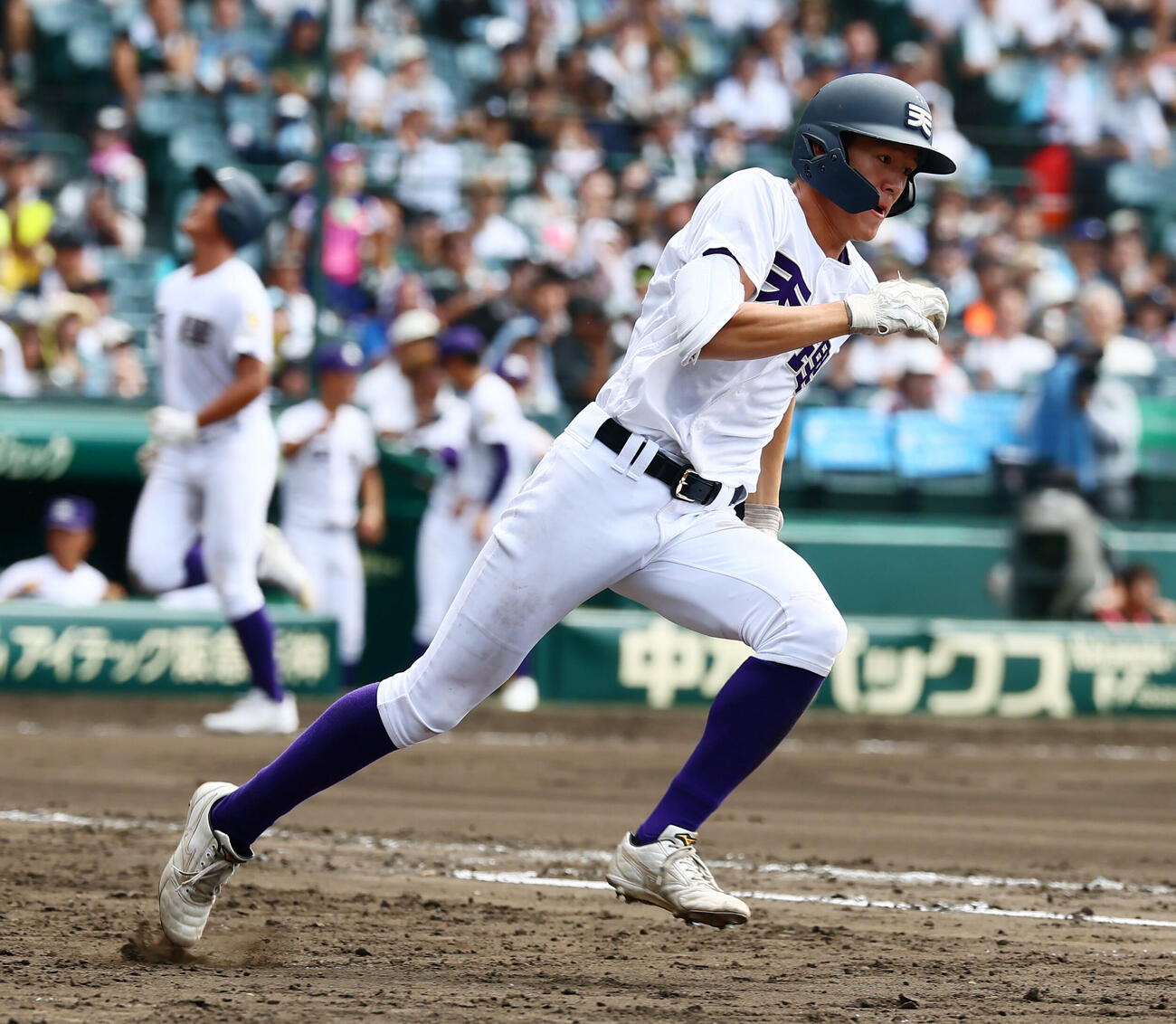 天理対高川学園　8回表天理1死満塁、山中喜晴は右線適時2点二塁打を放つ（撮影・加藤哉）