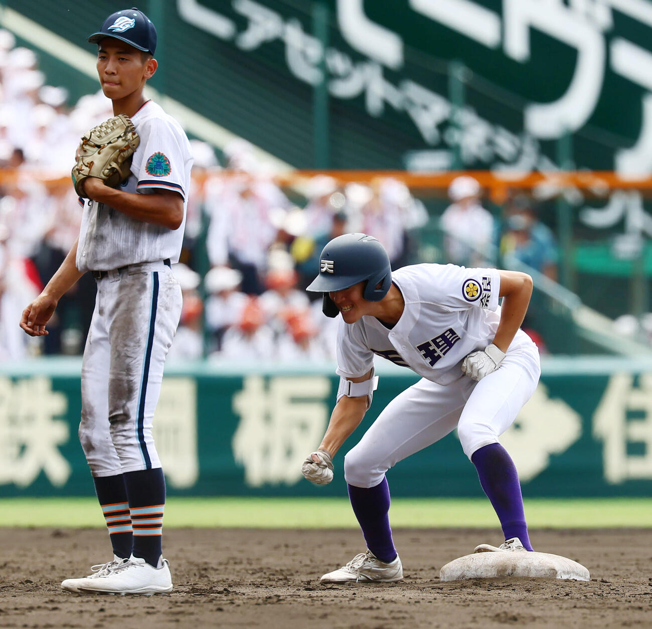天理対高川学園　8回表天理1死満塁、山中喜晴は右線適時2点二塁打を放つ（撮影・加藤哉）