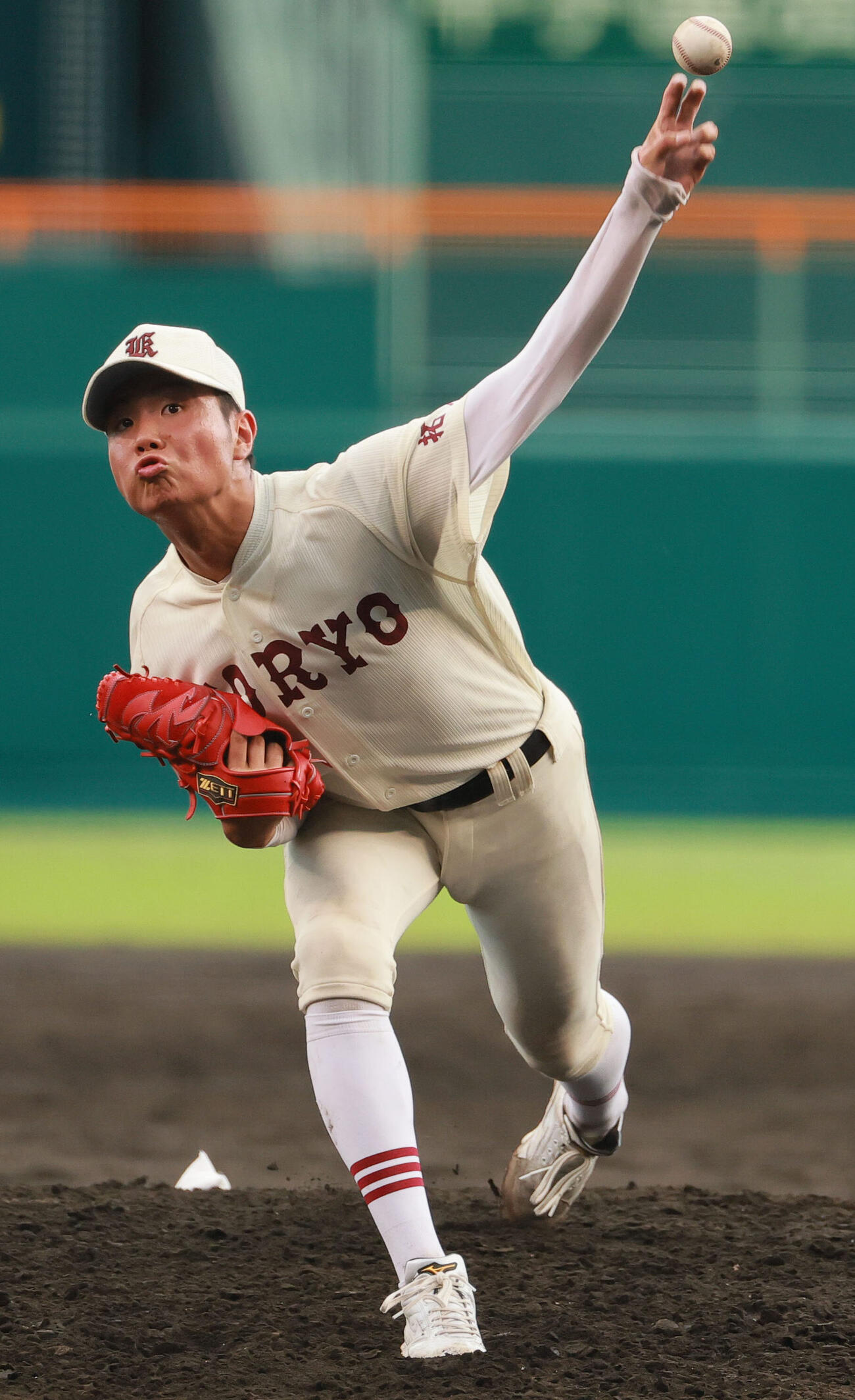 仙台育英対拓大紅陵　3回表、力投する拓大紅陵エース二宮楽（撮影・上山淳一）