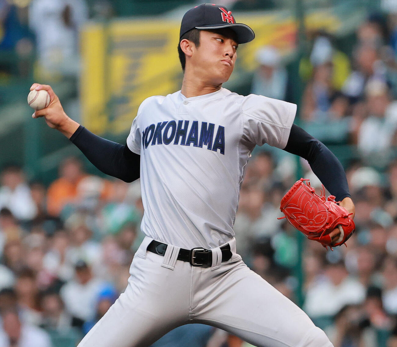 横浜対霞ケ浦　6回裏に2番手で登板する横浜エース織田翔希（撮影・上山淳一）