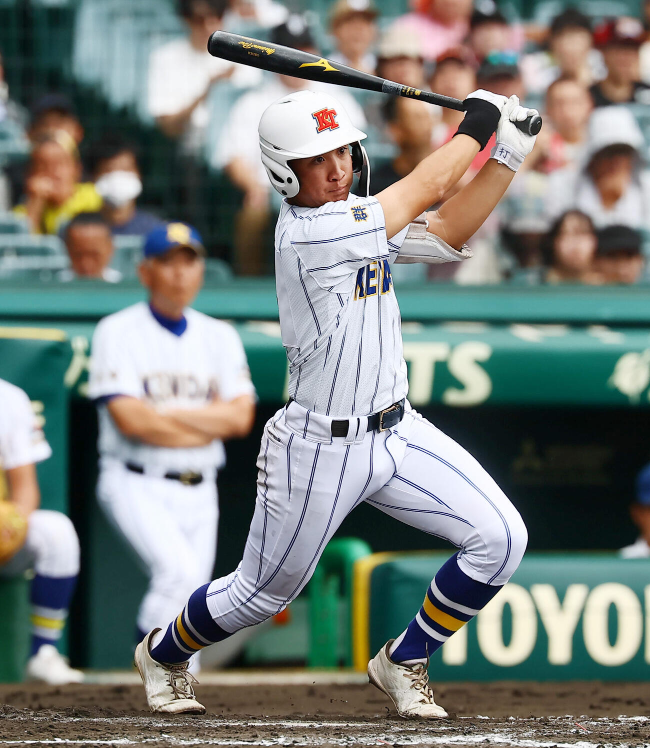 佐野日大対健大高崎2回裏健大高崎1死一、二塁、岩井由来は右前適時打を放つ（撮影・加藤哉）