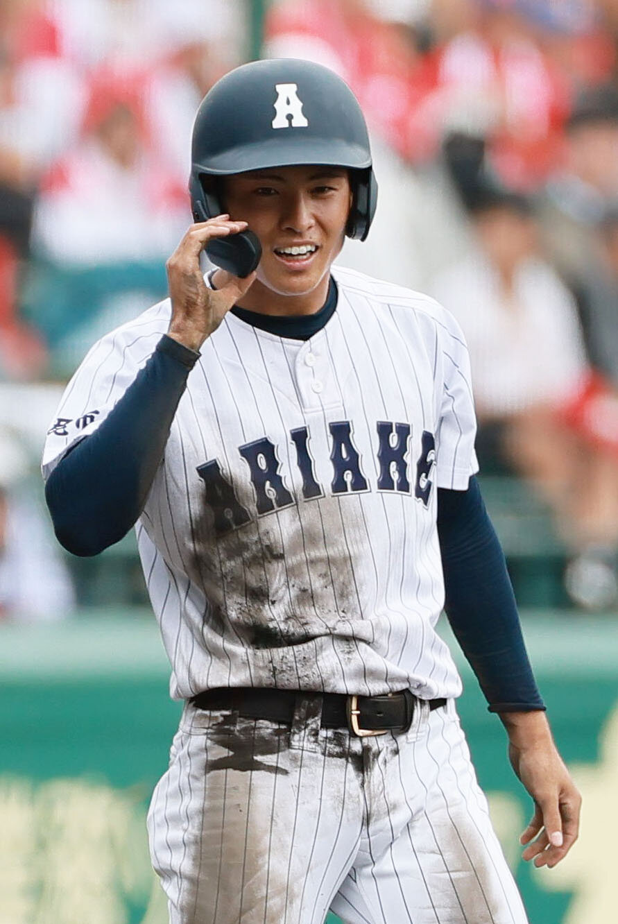 有明対東日本国際大昌平　8回表有明1死一、二塁、打者実田聡志の時、重盗で三盗を決める二走永田晴輝（撮影・上山淳一）
