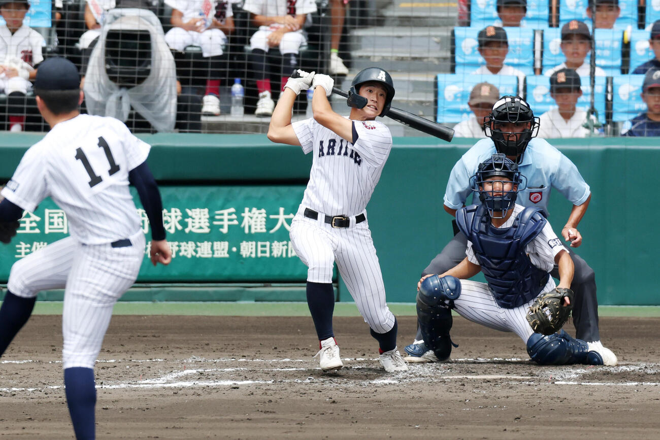 有明対東日本国際大昌平　8回表有明2死満塁、代打広沢遼太朗は左前に逆転の2点適時打を放つ