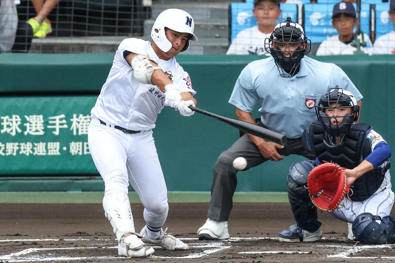 佐野日大対健大高崎　2回表佐野日大無死、チーム初安打を放つ小和田和輝