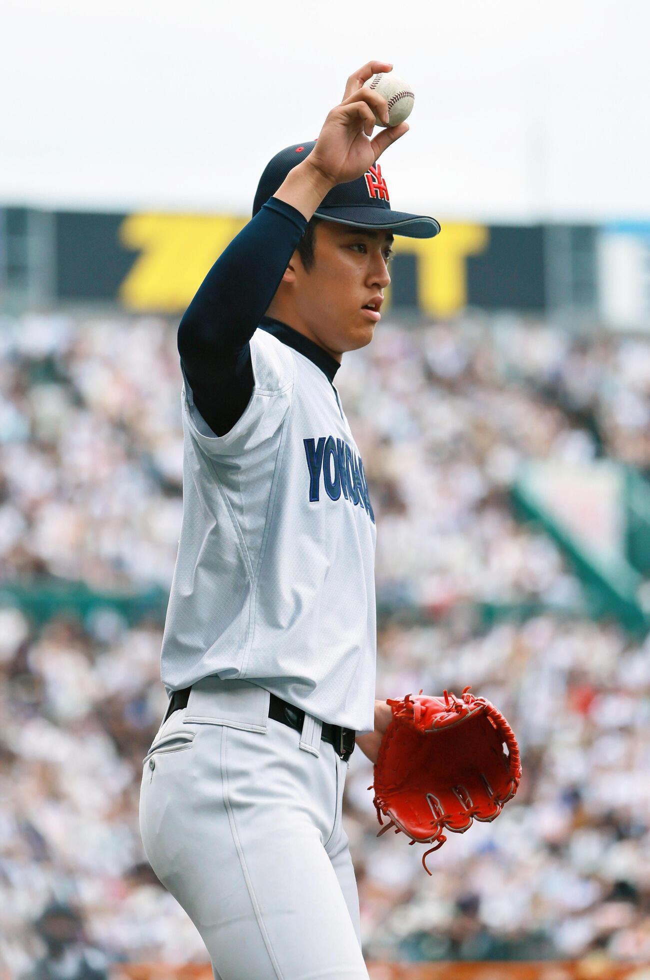 横浜対霞ケ浦　4回裏、霞ケ浦が先制しブルペンで準備する横浜エース織田翔希（撮影・上山淳一）