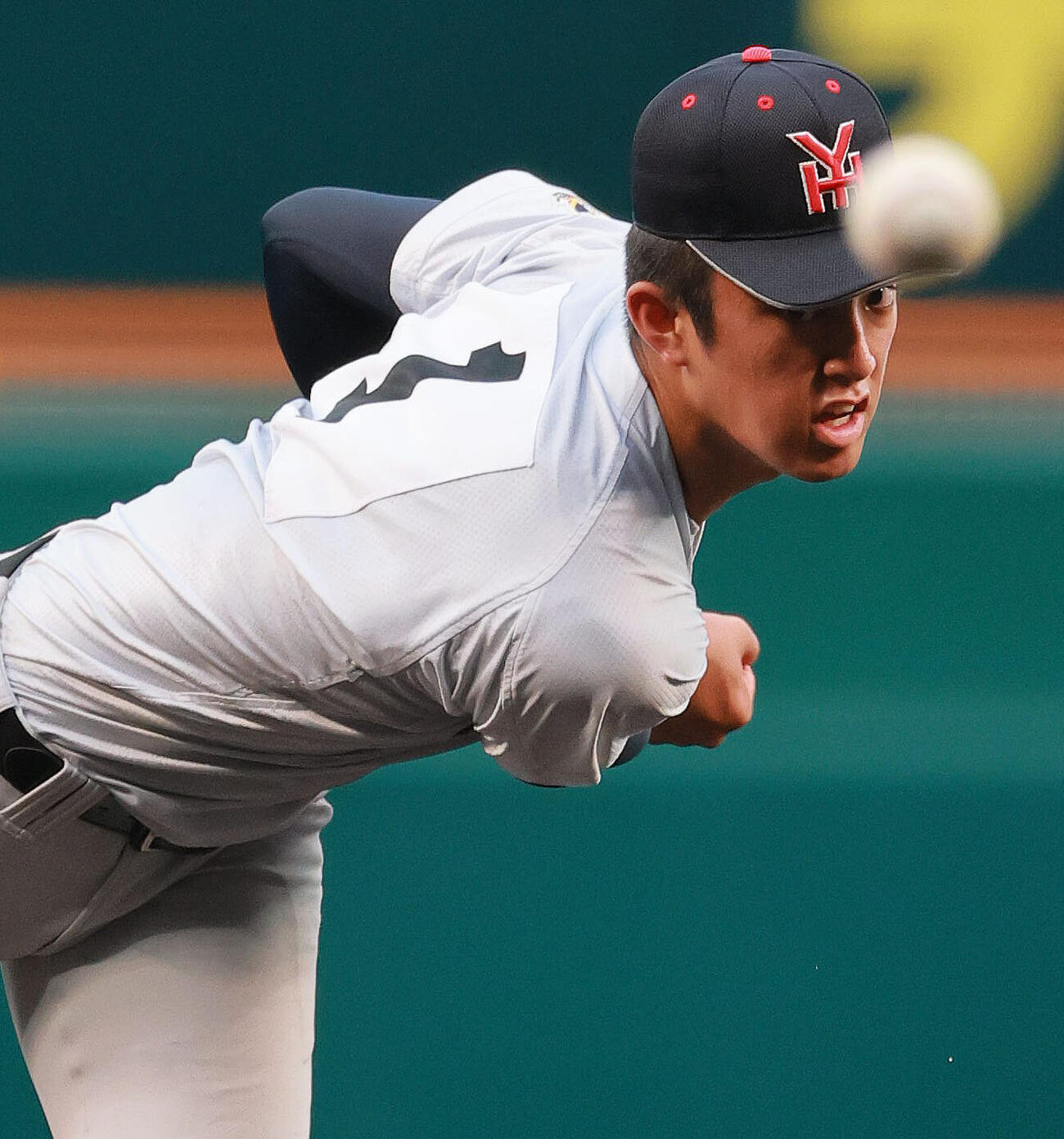 横浜対霞ケ浦　9回裏、力投する横浜エース織田翔希（撮影・上山淳一）