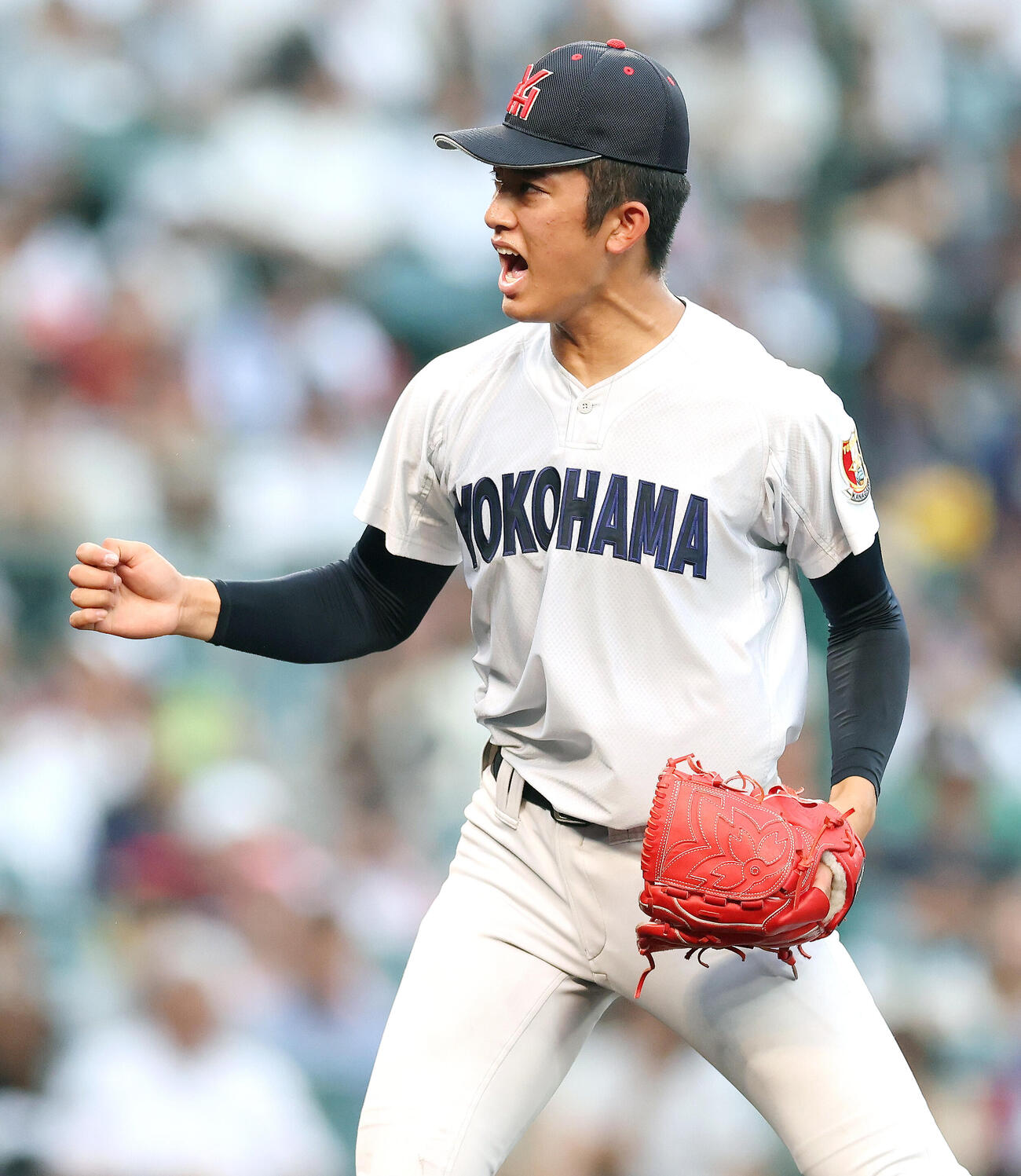 横浜対霞ケ浦　9回裏、最終打者を抑え霞ケ浦に勝利する横浜・織田翔希（撮影・河田真司）