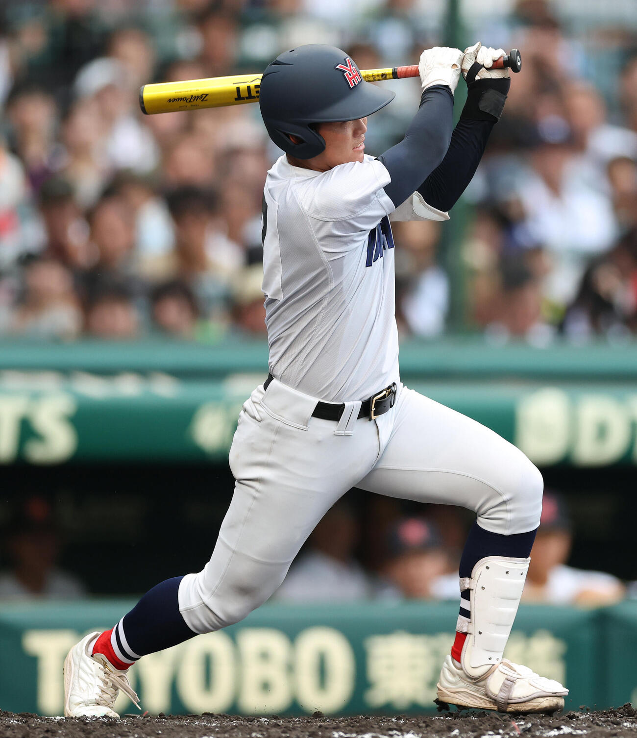 横浜対霞ケ浦　2回表横浜無死、左前打を放つ江坂佳史（撮影・河田真司）