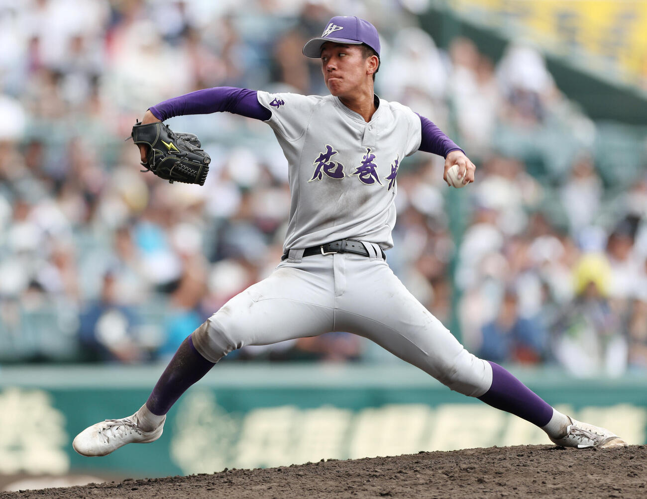 英明対花巻東　7回表、力投する花巻東・萬谷堅心（撮影・河田真司）