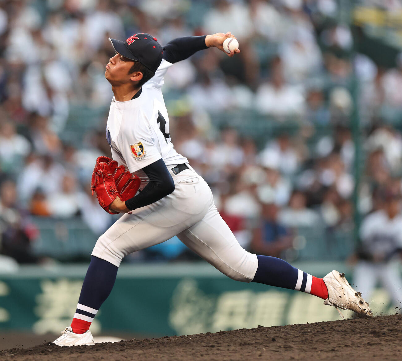 横浜対霞ケ浦　8回裏、力投する横浜・織田翔希（撮影・河田真司）