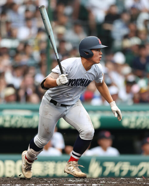 【甲子園】横浜・小野舜友主将「球種を問わずに思いきって振りにいき」３安打３打点で勝利に貢献