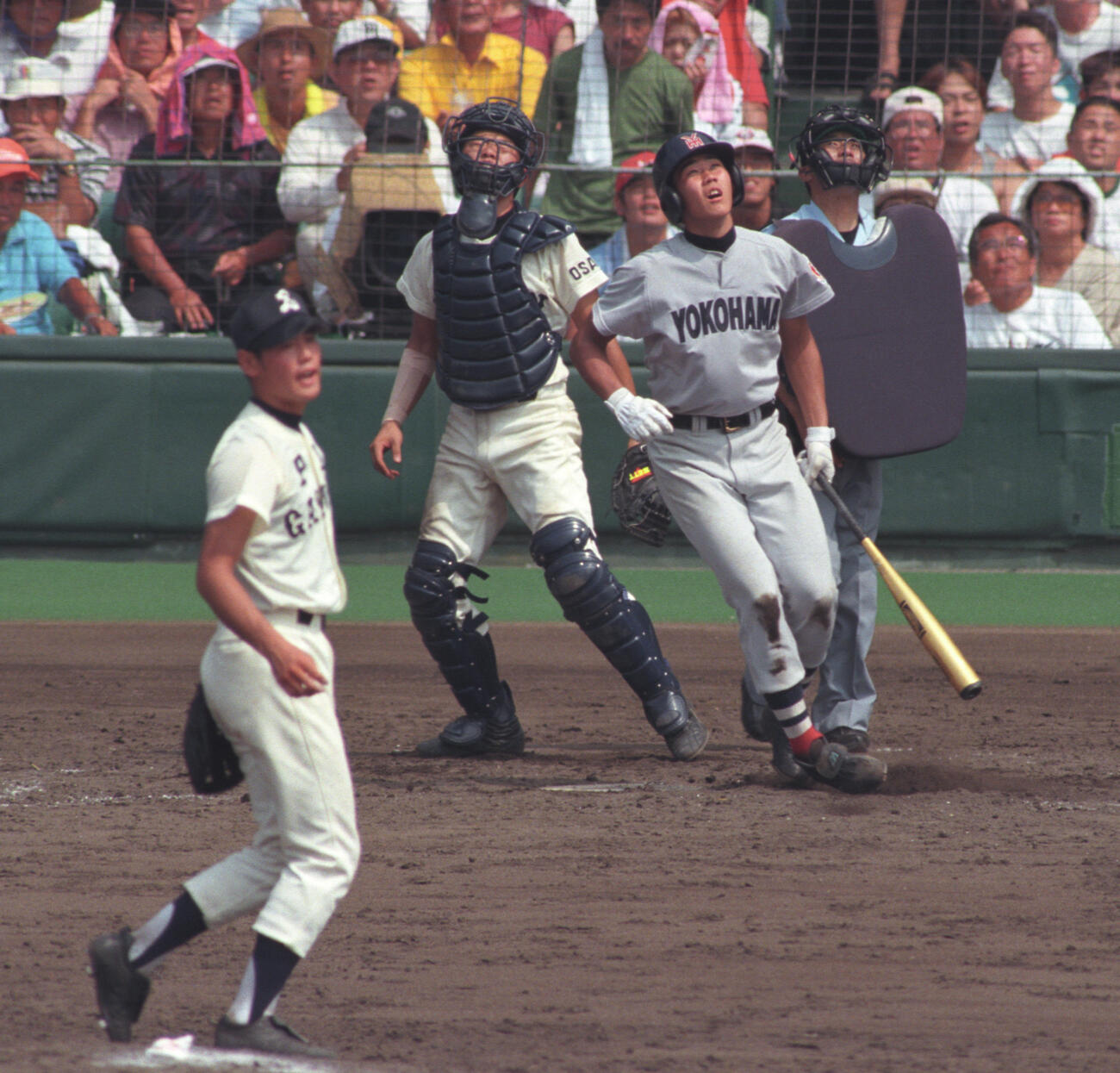1998年8月20日、第80回全国高校野球選手権準々決勝　横浜対PL学園　PL学園・上重聡（手前）と横浜・松坂大輔