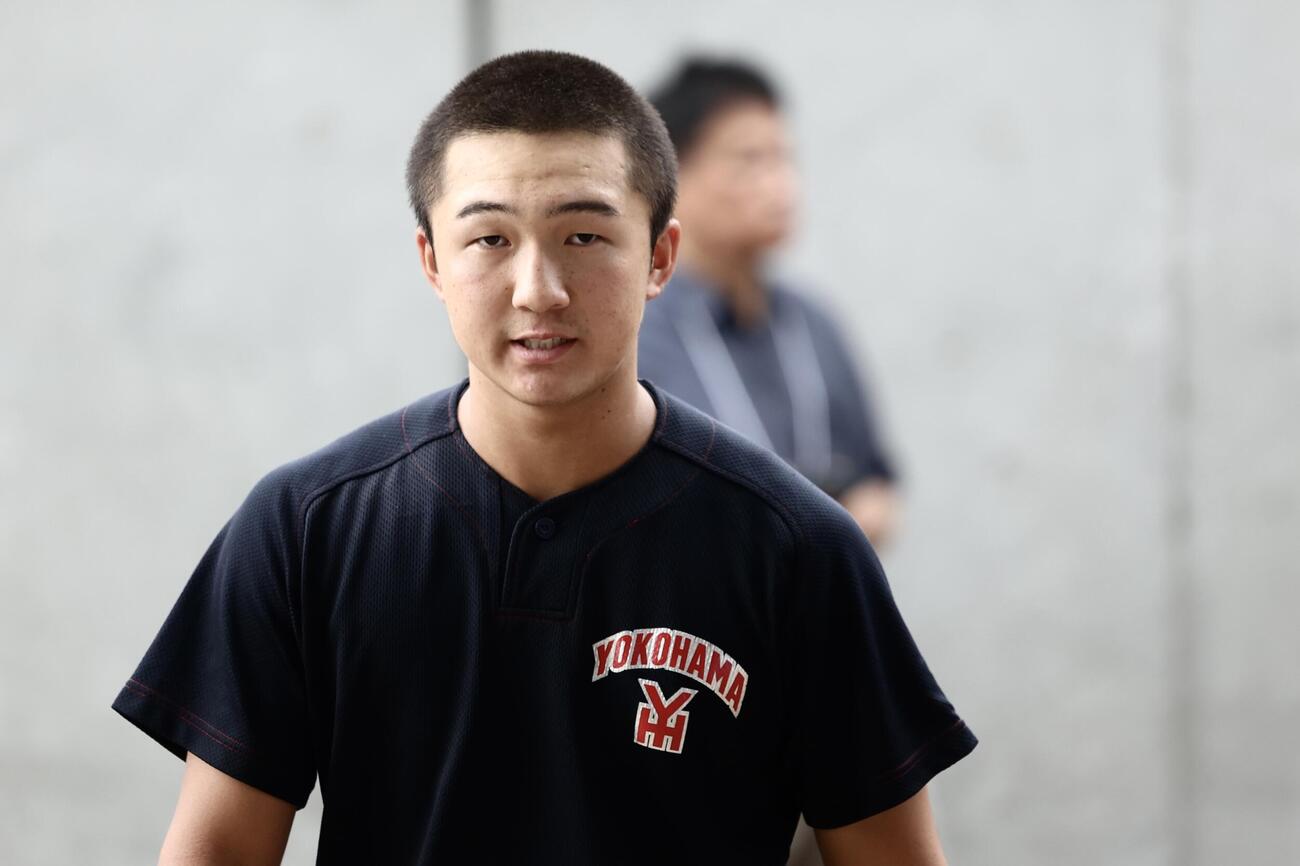 移動する横浜・池田聖摩（撮影・河田真司）