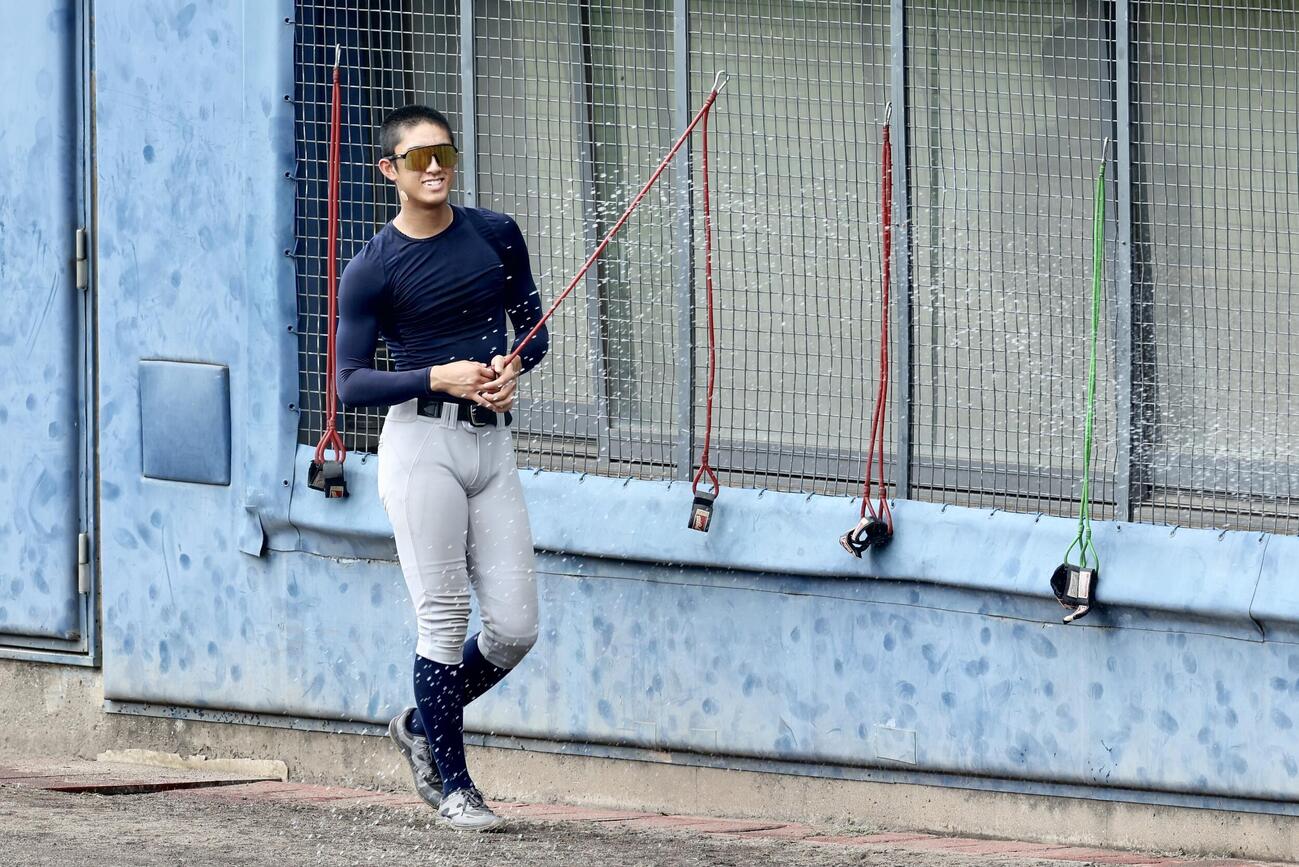 別メニューで調整する横浜・織田翔希（撮影・河田真司）