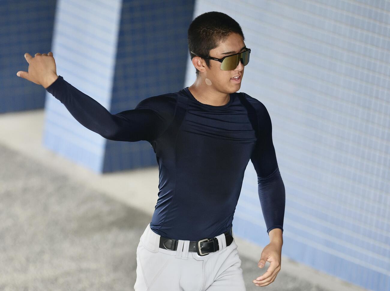 別メニューで調整する横浜・織田翔希（撮影・河田真司）