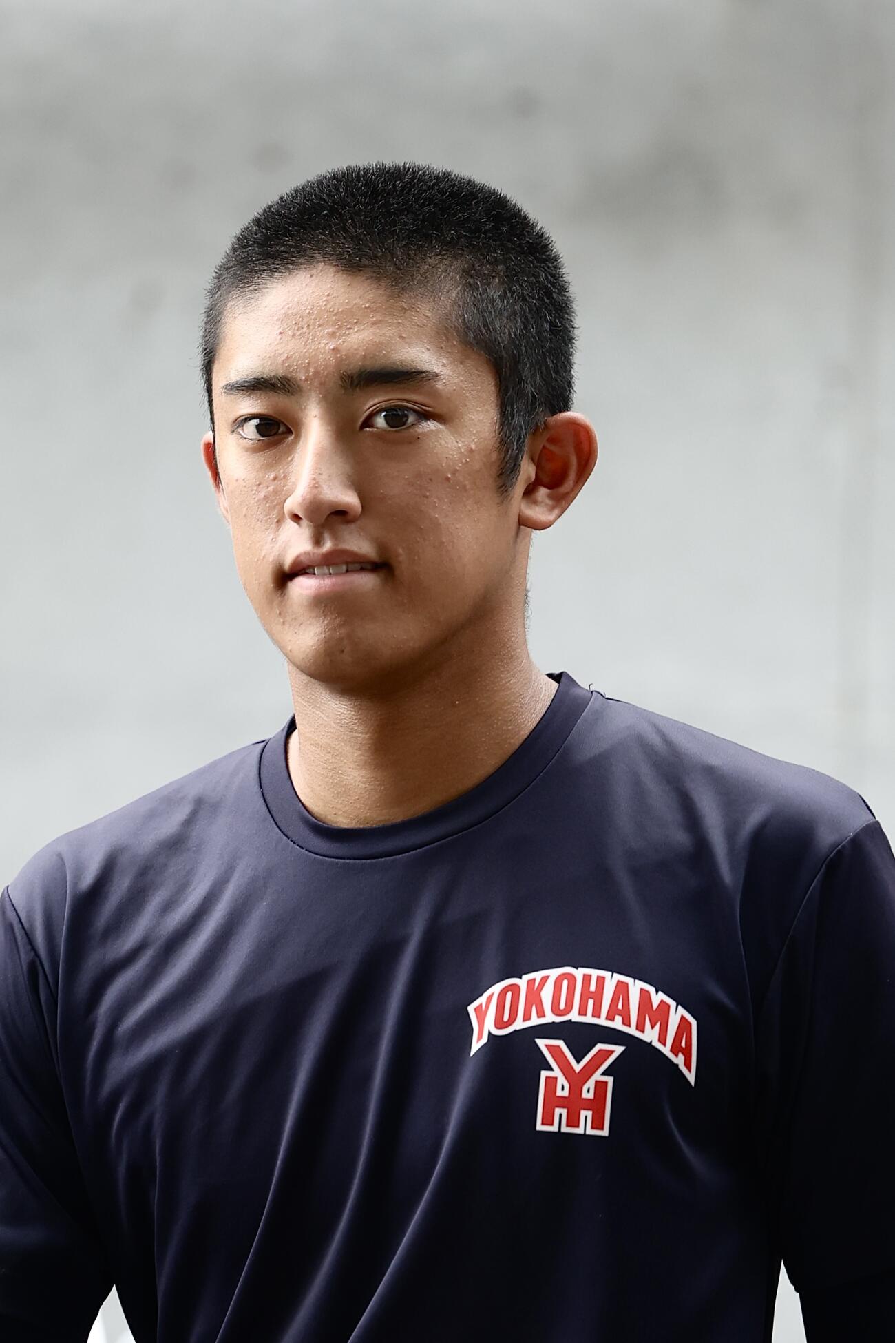 移動する横浜・織田翔希（撮影・河田真司）