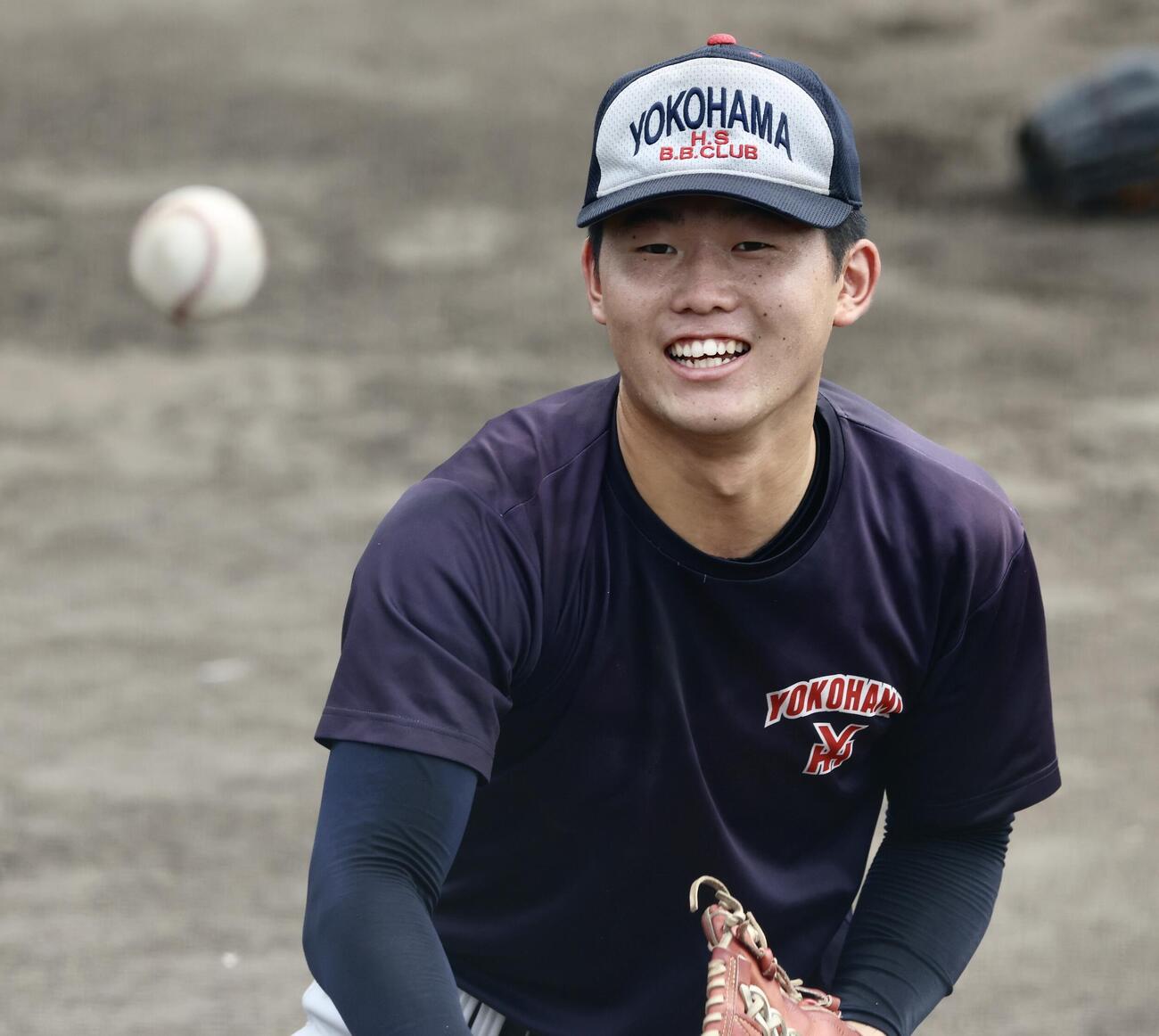 練習に臨む横浜・江坂佳史（撮影・河田真司）