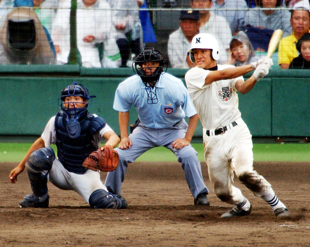 第83回全国高校野球　横浜対日大三　9回裏日大三無死一、三塁、右前にサヨナラ安打を放つ日大三の諸角洋大（2001年8月20日撮影）