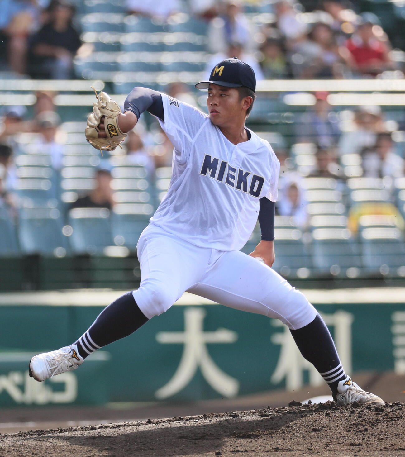 天理対三重　三重先発の上田晴優（撮影・宮崎幸一）