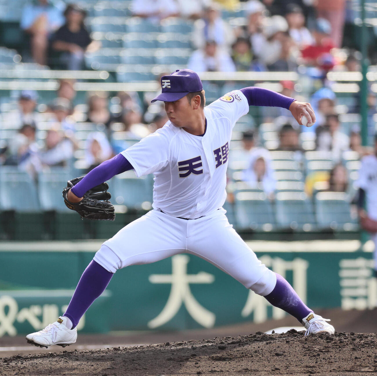 天理対三重　天理先発の橋本桜佑（撮影・宮崎幸一）