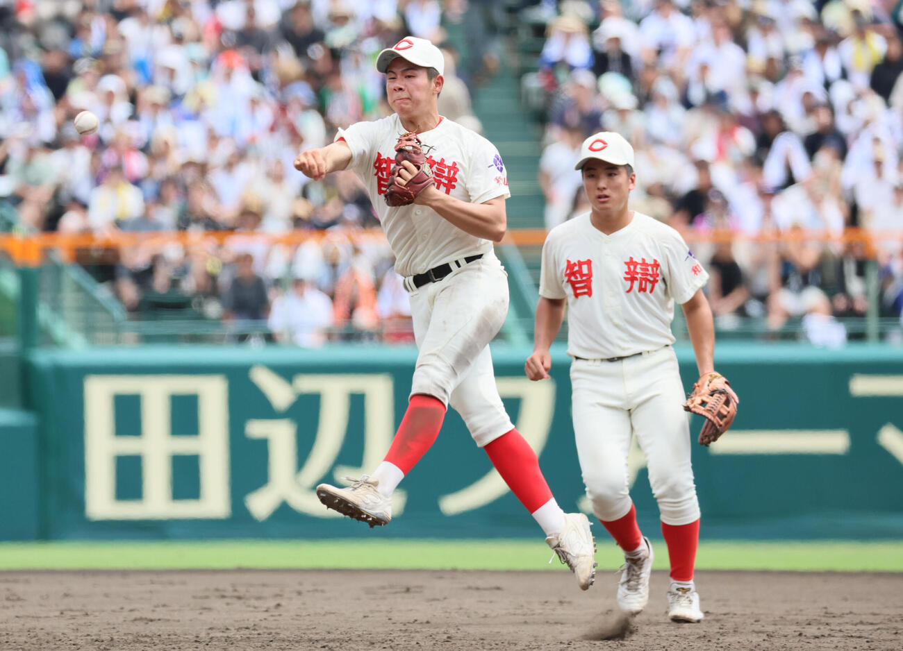 智弁和歌山対仙台育英　5回裏仙台育英2死、・楠本龍生は小久保颯弥の打球を華麗にさばく（撮影・宮崎幸一）