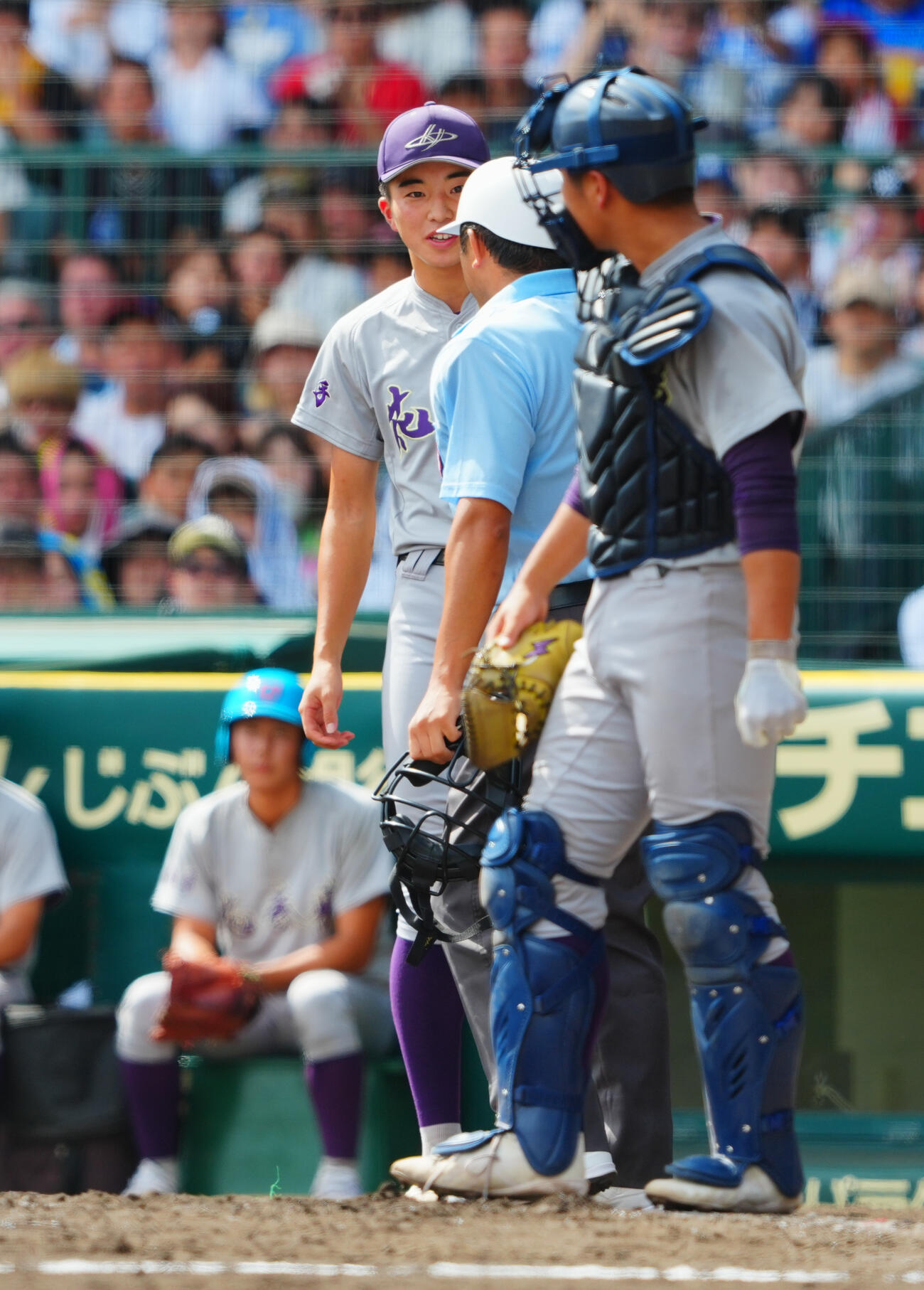 横浜対花巻東　2回表横浜無死、千島大翼のニゴロセーフにリクエストする花巻東（撮影・垰建太）