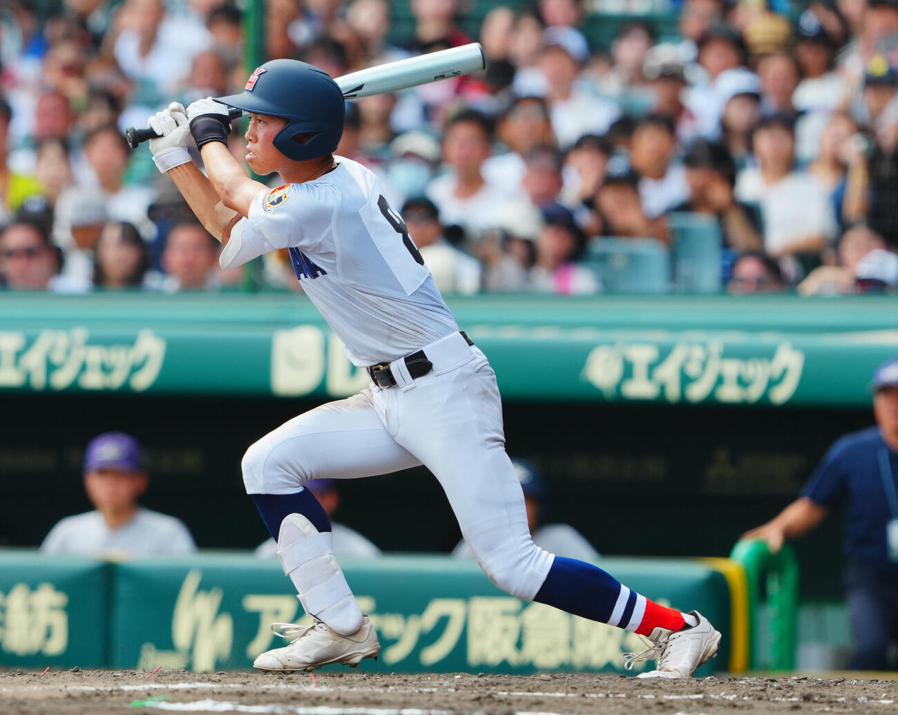 横浜対花巻東　4回表横浜2死一、二塁、適時打を放つ小林大雅（撮影・垰建太）