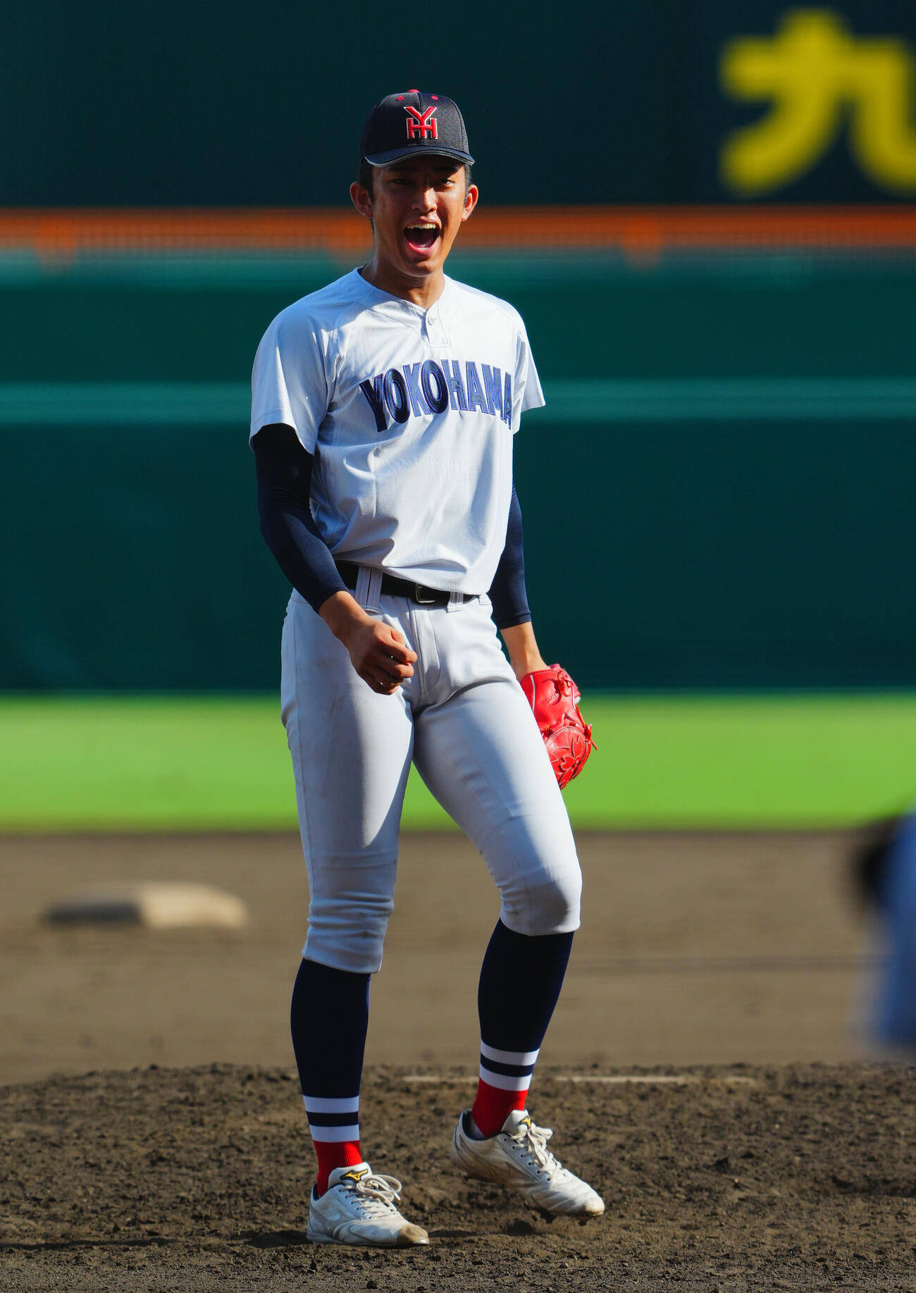 横浜対花巻東　8回、声を上げながら力投する横浜先発織田翔希（撮影・垰建太）