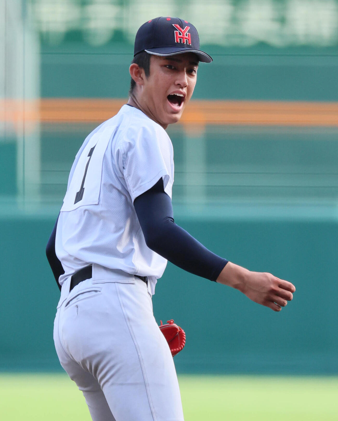 横浜対花巻東　完封勝利を挙げた横浜先発の織田翔希（撮影・宮崎幸一）