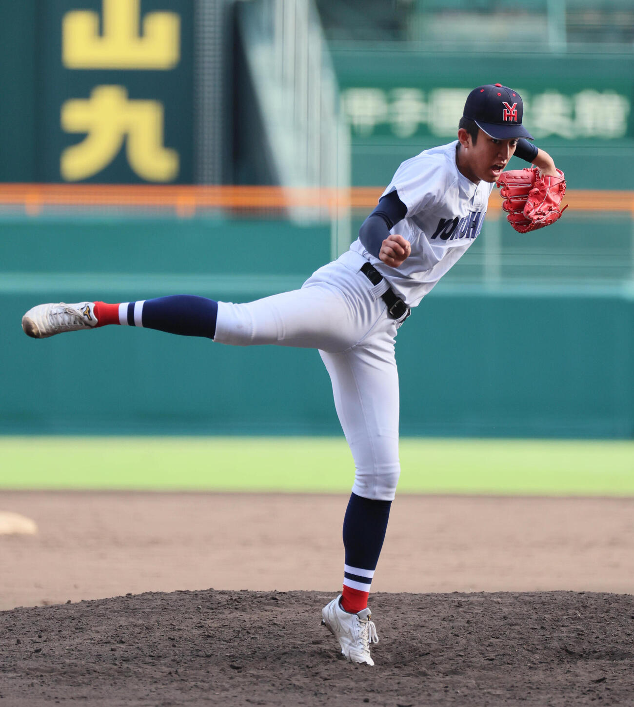 横浜対花巻東　完封勝利を挙げた横浜先発の織田翔希（撮影・宮崎幸一）