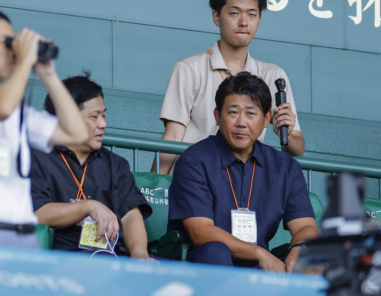 甲子園球場を訪れた横浜OBの松坂大輔さん＝18日