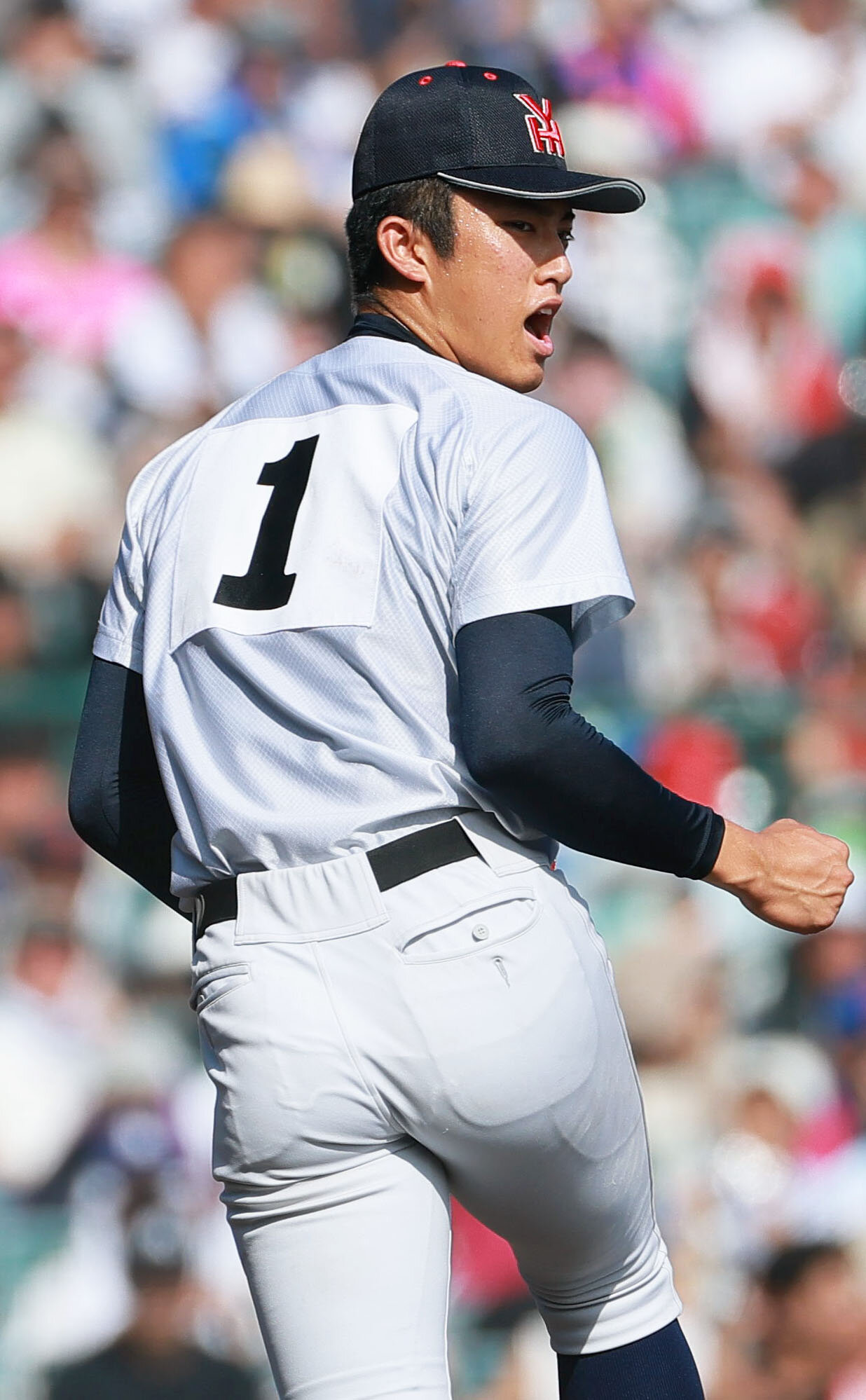 横浜対花巻東　5回裏花巻東1死一塁、織田翔希は戸倉光揮を遊ゴロ併殺に仕留め雄たけびを上げる（撮影・上山淳一）