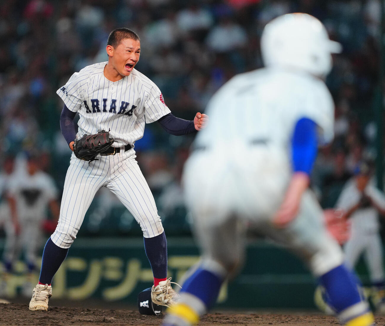 9回裏　健大高崎2死満塁、代打園田蓮を三振に仕留め雄たけびをあげる斉藤遼汰郎