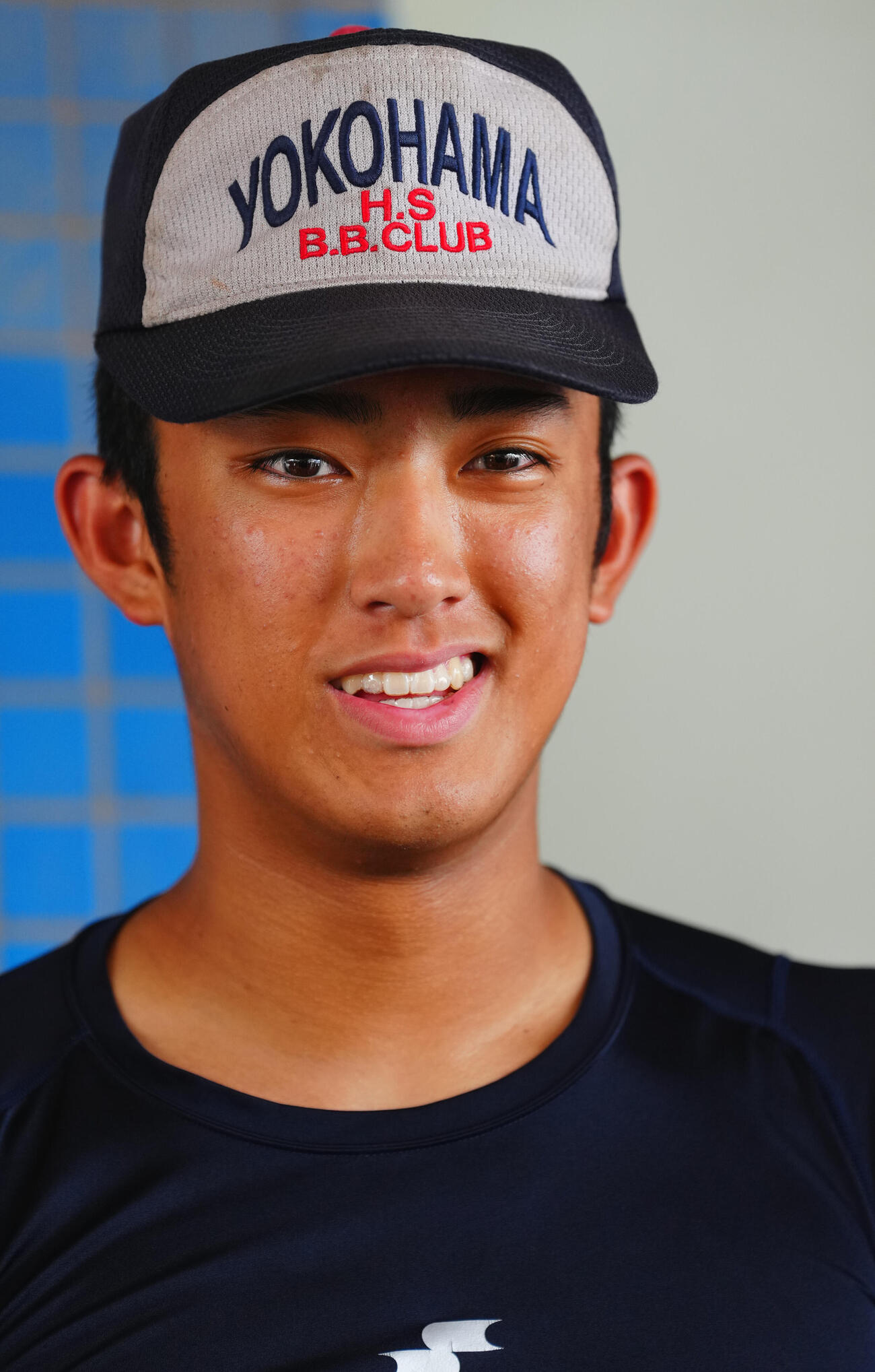 囲み取材を受ける横浜・織田翔希（撮影・垰建太）