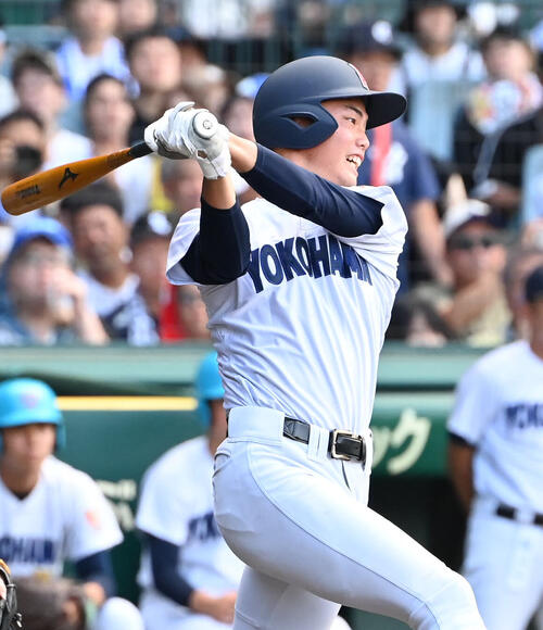 甲子園】横浜、初回に先制 安打と相手失策などで好機つくり川上慧が