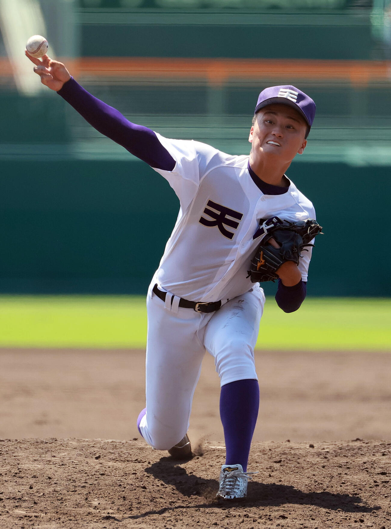 天理対健大高崎　力投する天理エース長尾亮大（撮影・上山淳一）