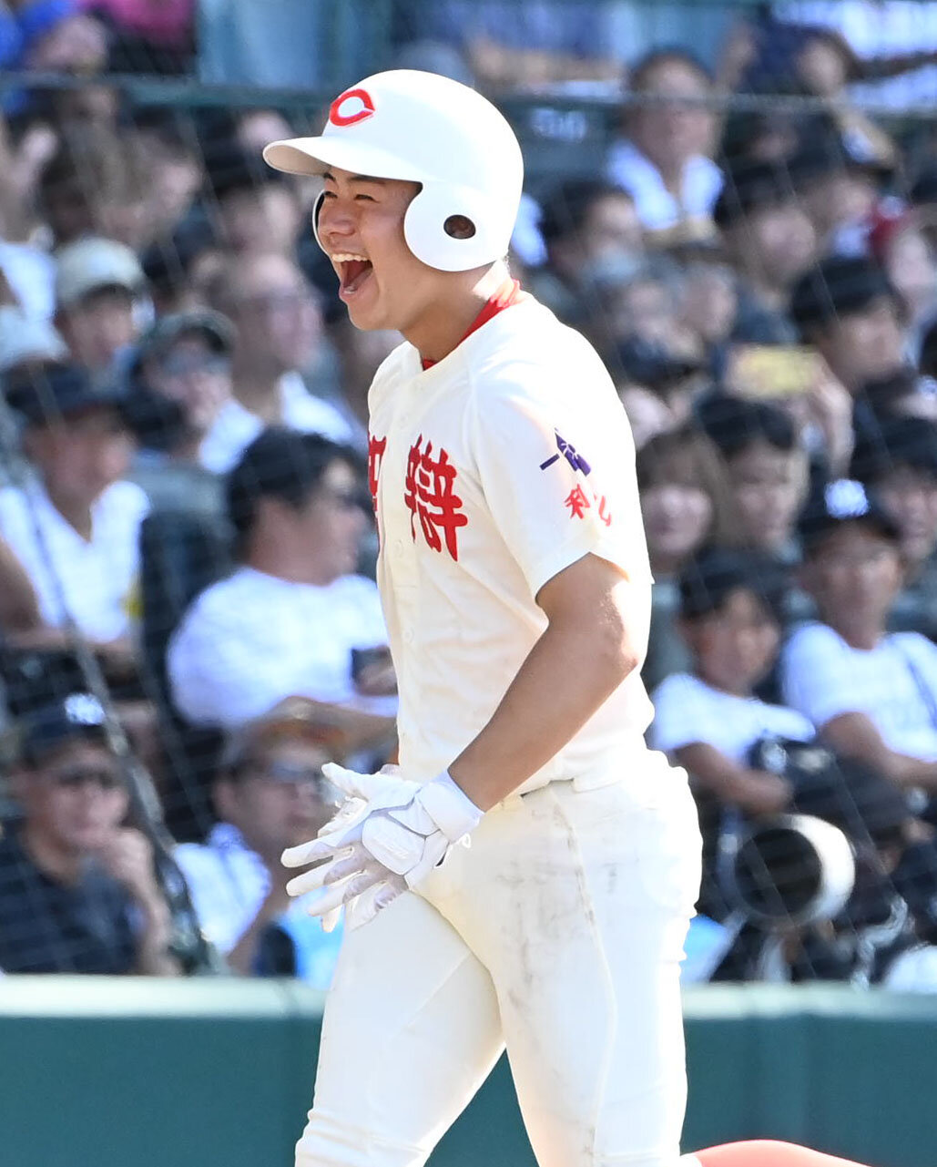 横浜対智弁和歌山　3回裏智弁和歌山無死二、三塁、楠本龍生は勝ち越しの本塁打を放つ（撮影・石井愛子）