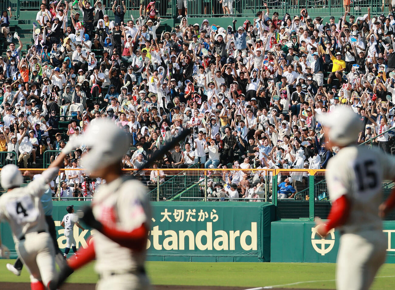 横浜対智弁和歌山　3回裏智弁和歌山無死二、三塁、3点本塁打を放つ楠本龍生の着弾点（撮影・上山淳一）