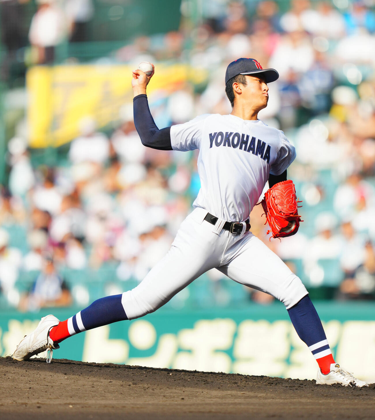 横浜対智弁和歌山　力投する横浜先発織田翔希（撮影・垰建太）