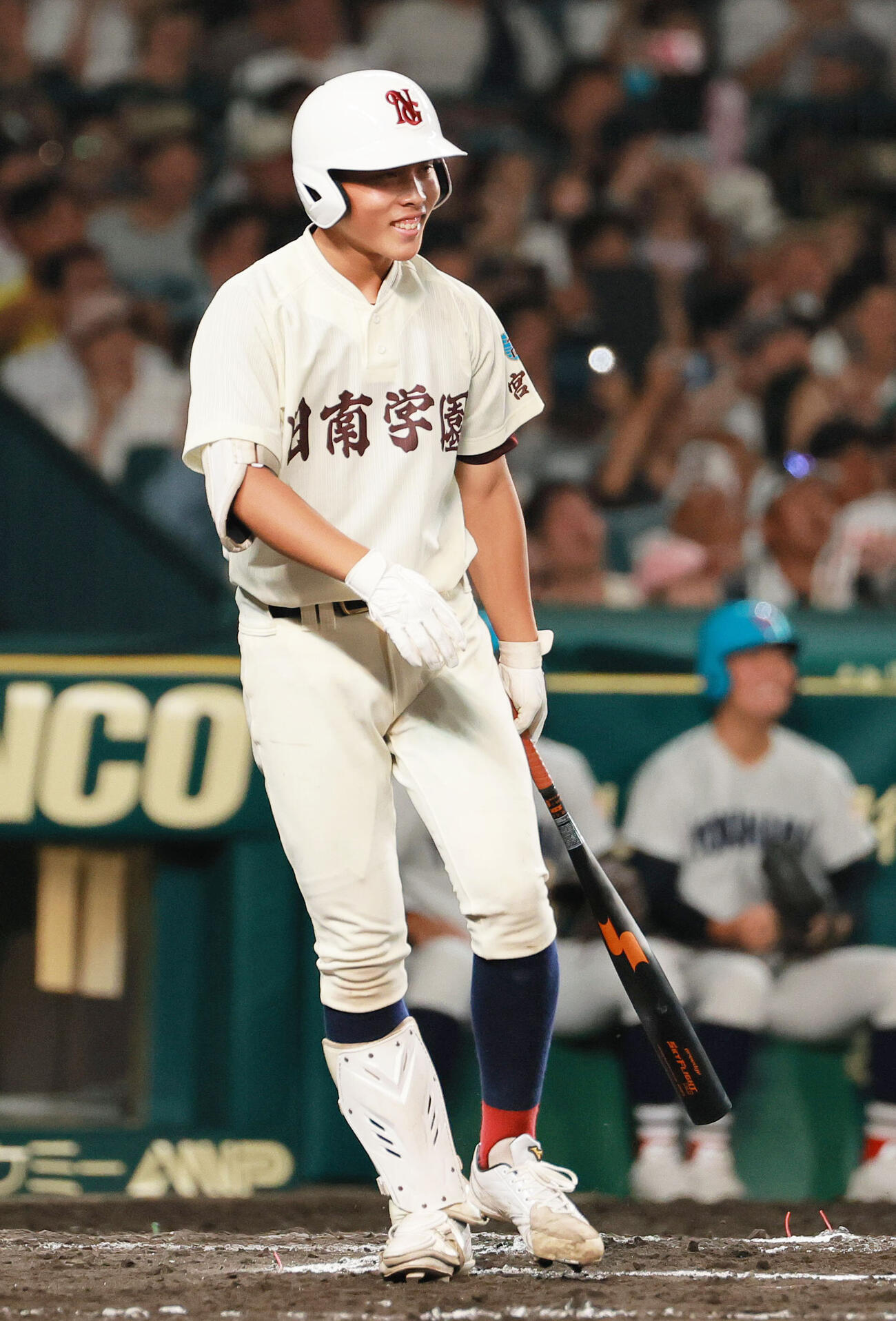 横浜対日南学園　6回裏日南学園無死満塁、谷口銀次郎は織田翔希から空振り三振を奪われるもマウンドに笑顔を向ける（2026年8月14日撮影）