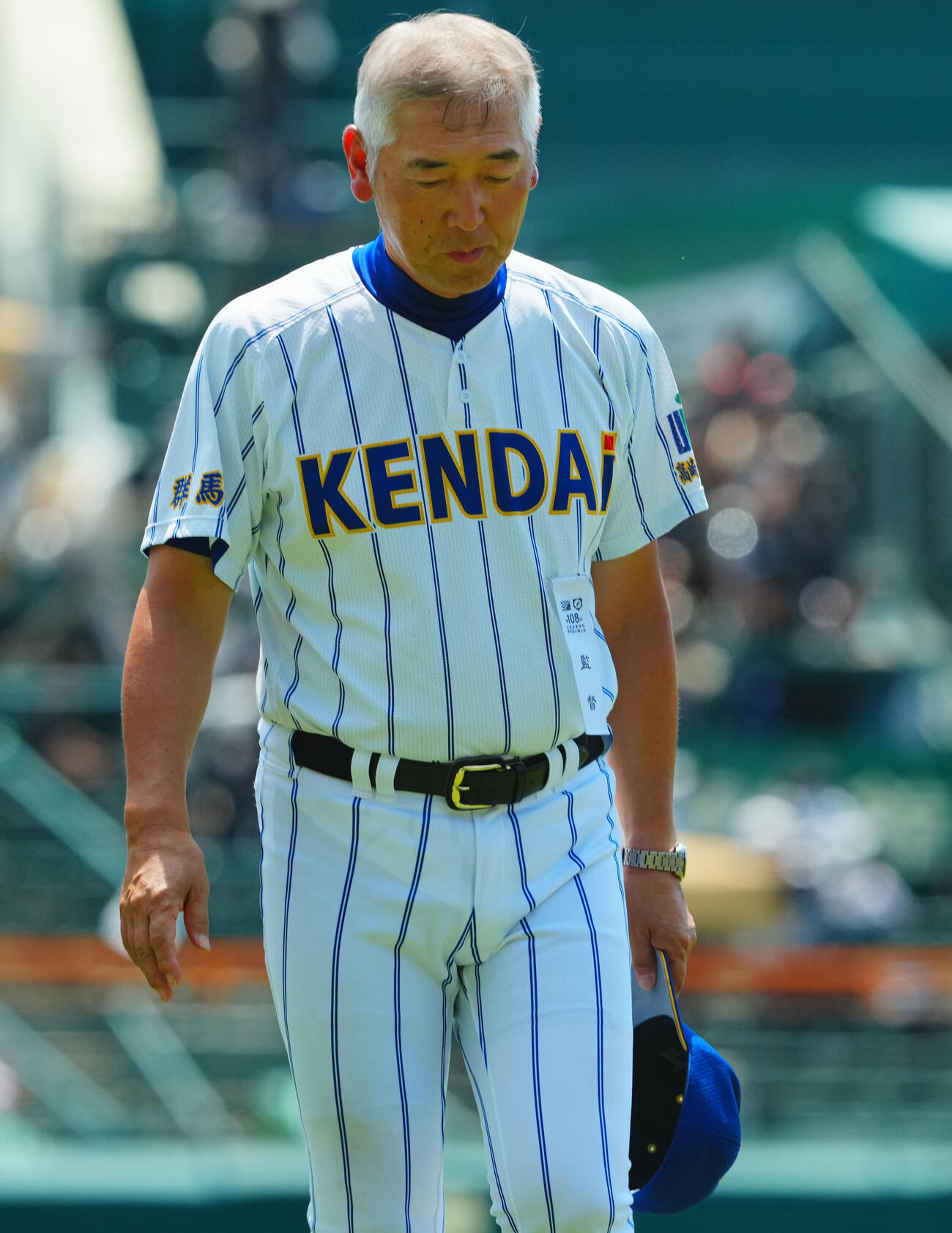 健大高崎対智弁和歌山　惜しくも優勝を逃しうつむく健大高崎・青柳博文監督（撮影・垰建太）