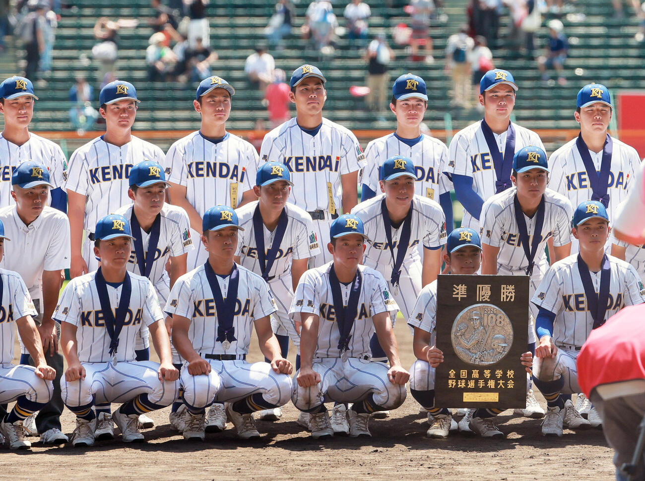 智弁和歌山対健大高崎　記念撮影する準優勝の健大高崎ナイン（撮影・上山淳一）