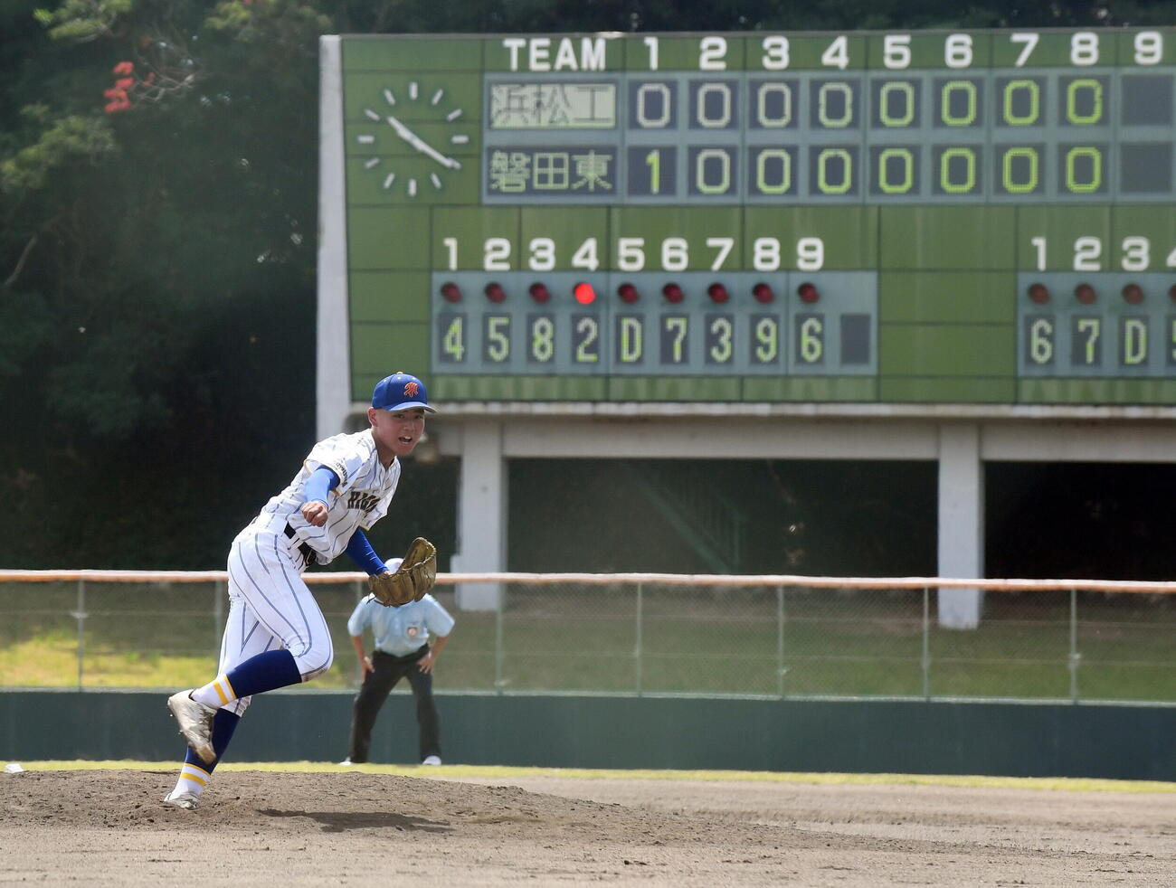 浜松工対磐田東　9回のマウンドで力投する磐田東・斎藤（撮影・前田和哉）