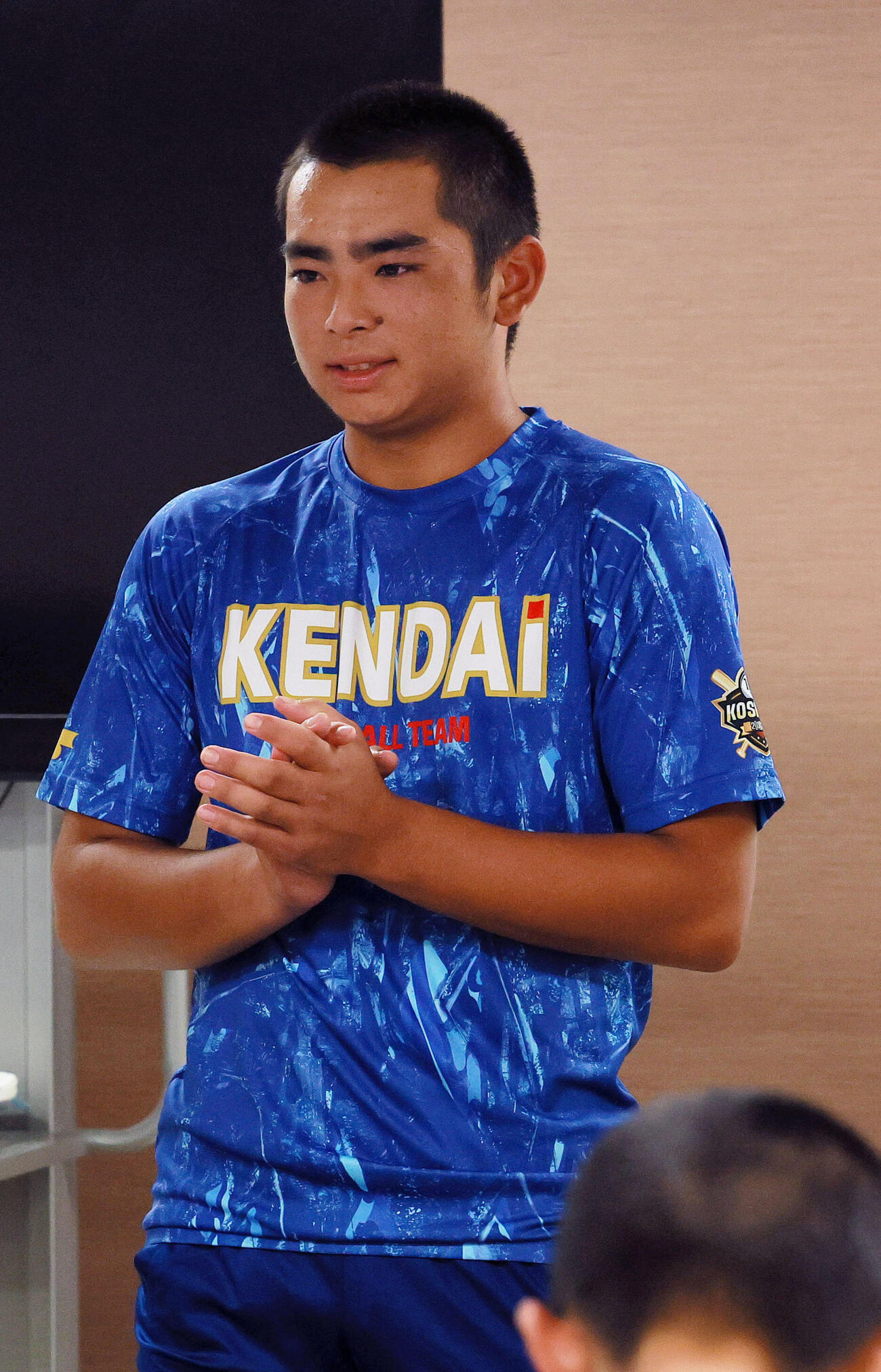 宿舎でのラストミーティングで話す健大高崎・石田雄星主将（撮影・上山淳一）