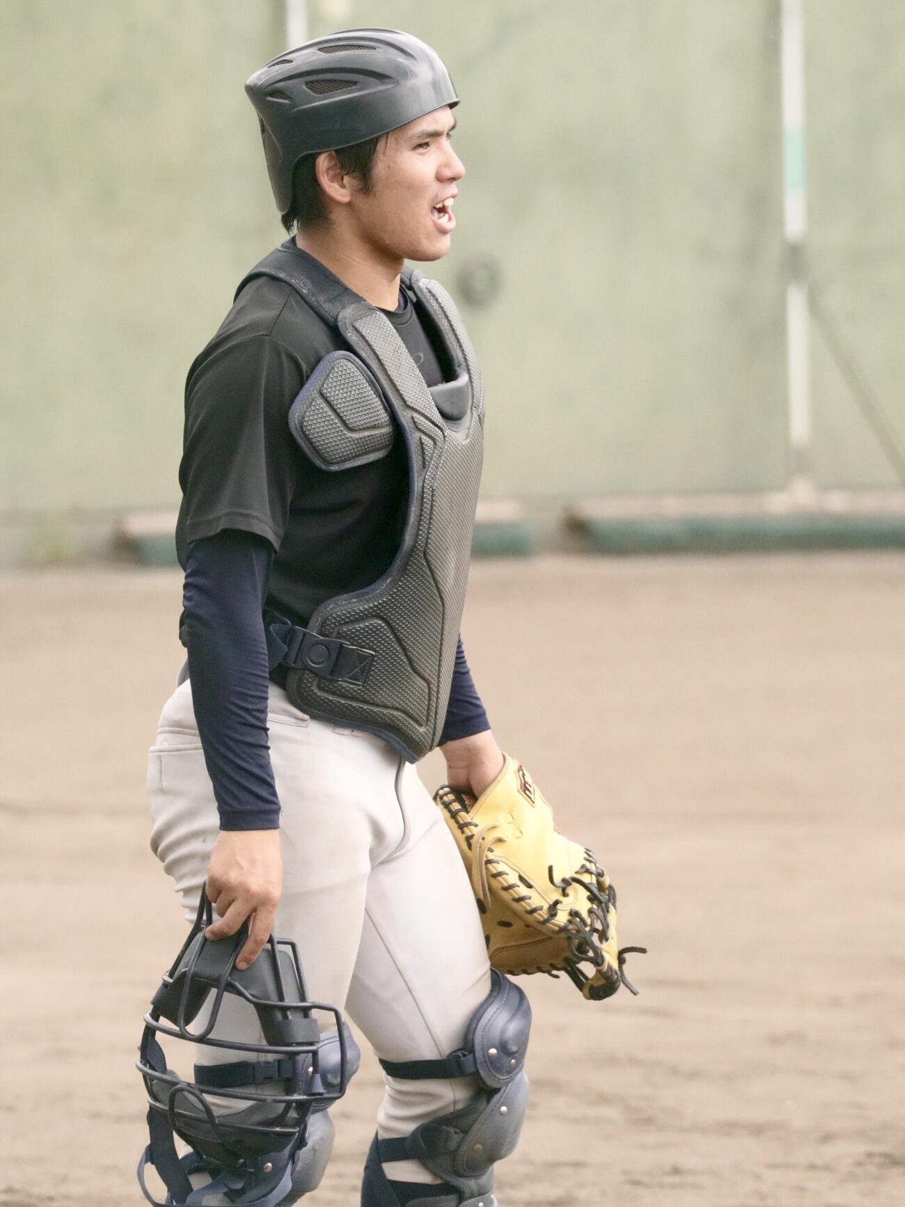 学生コーチの仙台育英・大平夢翔（2026年8月撮影）