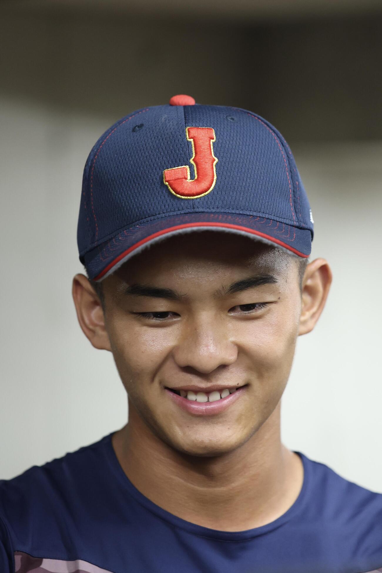 記者の質問に答えるU18高校日本代表・前田侑大（撮影・河田真司）