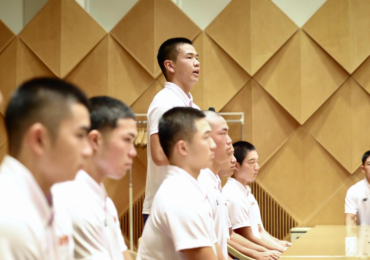 決意表明するU18高校日本代表・小野舜友（撮影・河田真司）