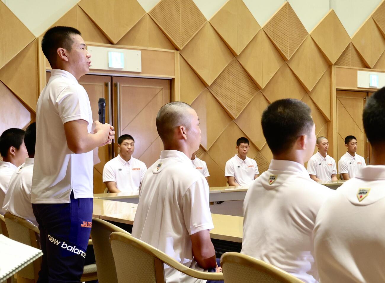 決意表明するU18高校日本代表・小野舜友（左）（撮影・河田真司）
