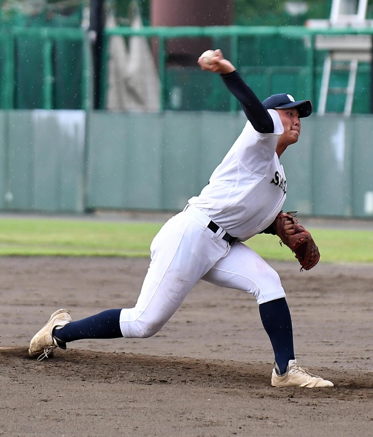 相良対城南静岡　力投する相良・岡村