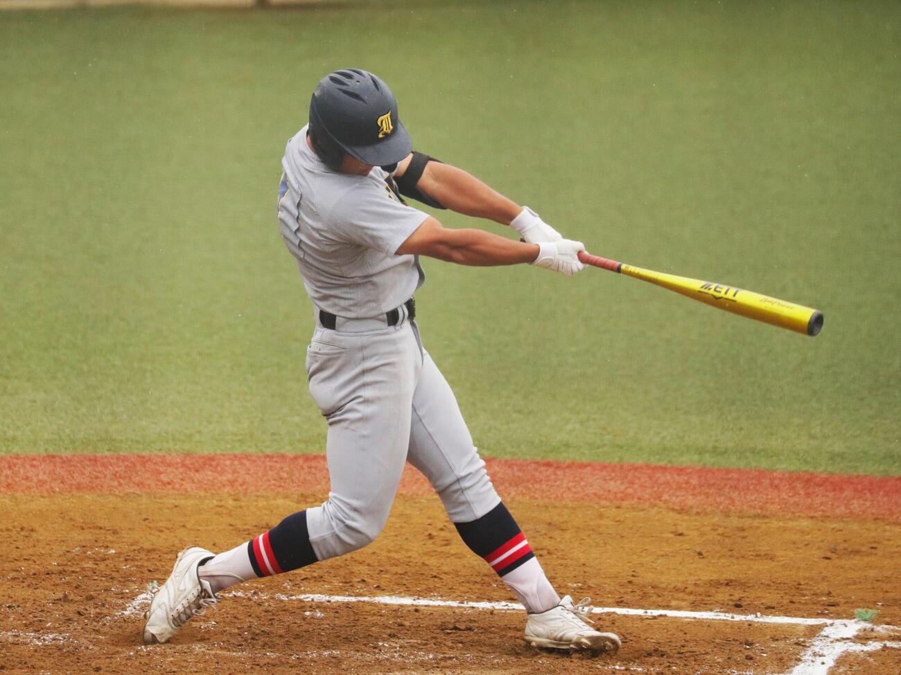東北対仙台育英　1回に左越え本塁打を放つ仙台育英・有本豪琉内野手（撮影・高橋香奈）